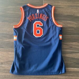NBA Nike Authentics Boys Size Large Knicks #6 Porzingis Jersey